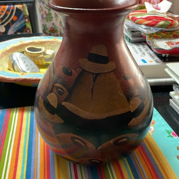 Vase…..Peruvian Pottery. - Picture 2 of 3